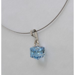 Kette mit Swarovski Würfel Aquamarine